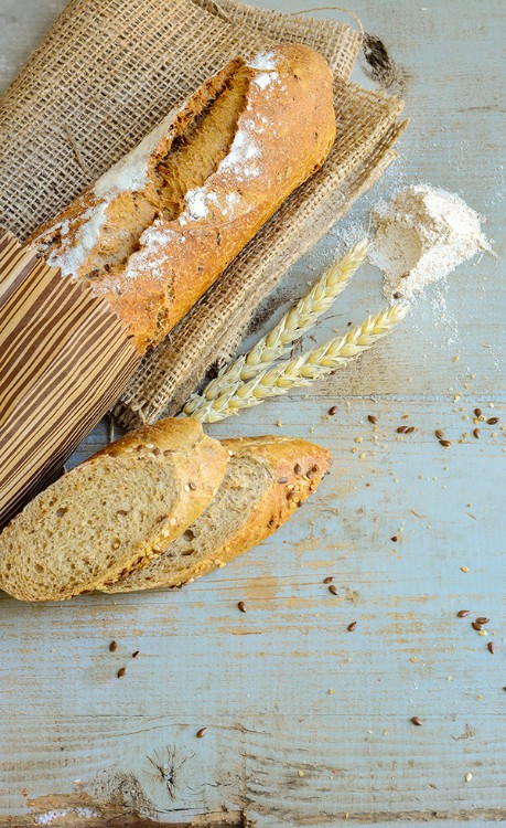 «picture, bread on table »